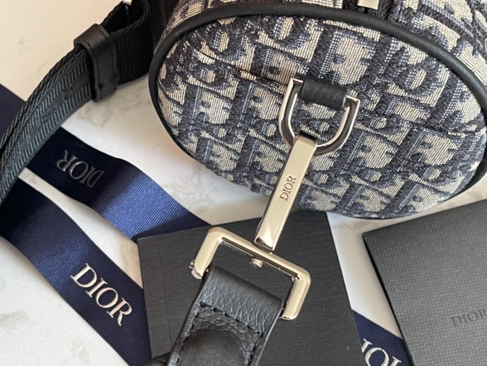 Handbag Dior 93304 size 21.3x12.5x12.5 cm