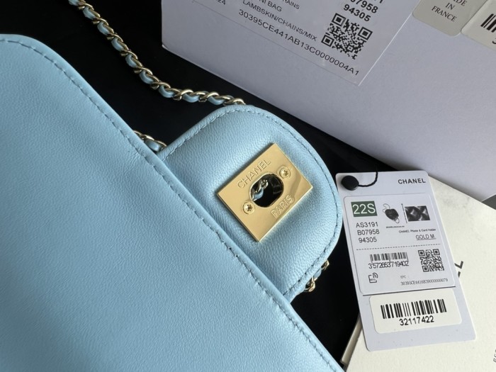 Handbag Chanel size 18cmx17cmx5 cm