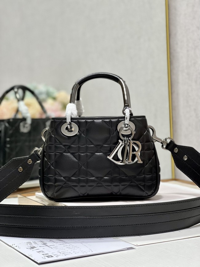 Handbag Dior 1202 size 23×26×8 cm