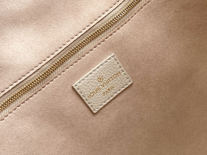 Handbag Louis Vuitton M21579 size 31.0 x 28.0 x 14.0 cm