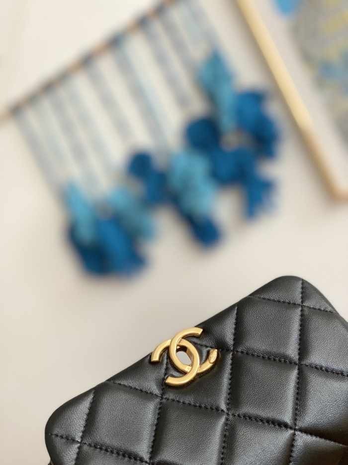 Handbag Chanel 3365 size 17X11.5X8.5 Cm