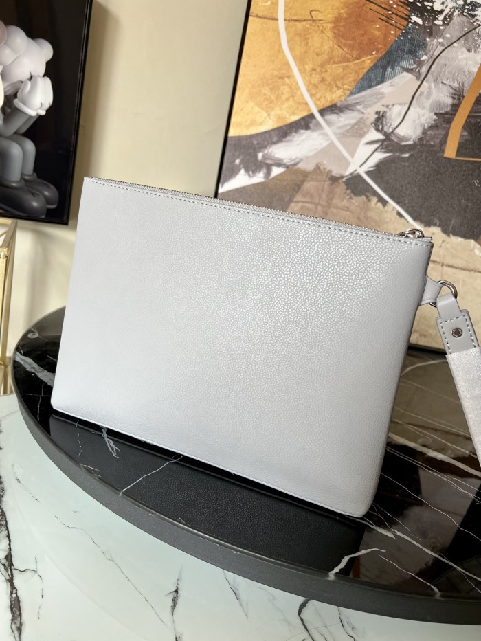 Handbag Louis Vuitton M69837 LV Aerogram iPad size:30 x 22 x 5cm