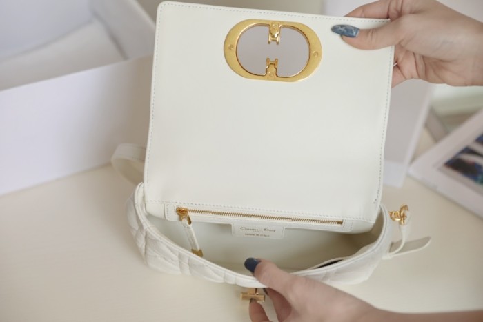 Handbag Dior size 20x12x7 cm