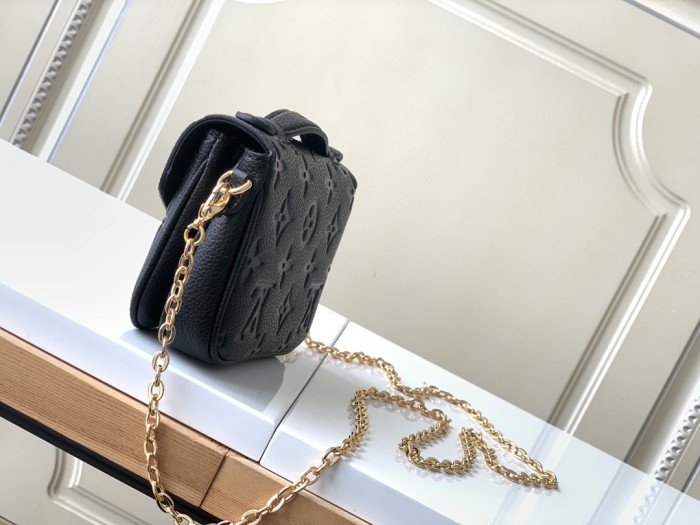 Handbag Louis Vuitton M81390 size 14 x 11 x 3.5 cm