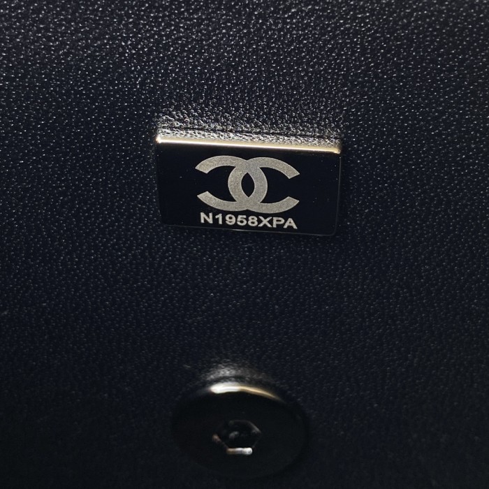 Handbag Chanel size 20 cm