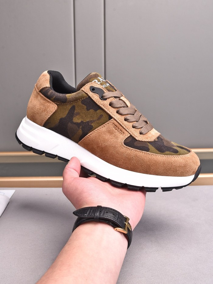 Prada Low Top sneaker 28