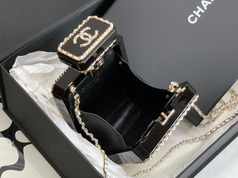 Handbag Chanel size 16*9*3.5* cm