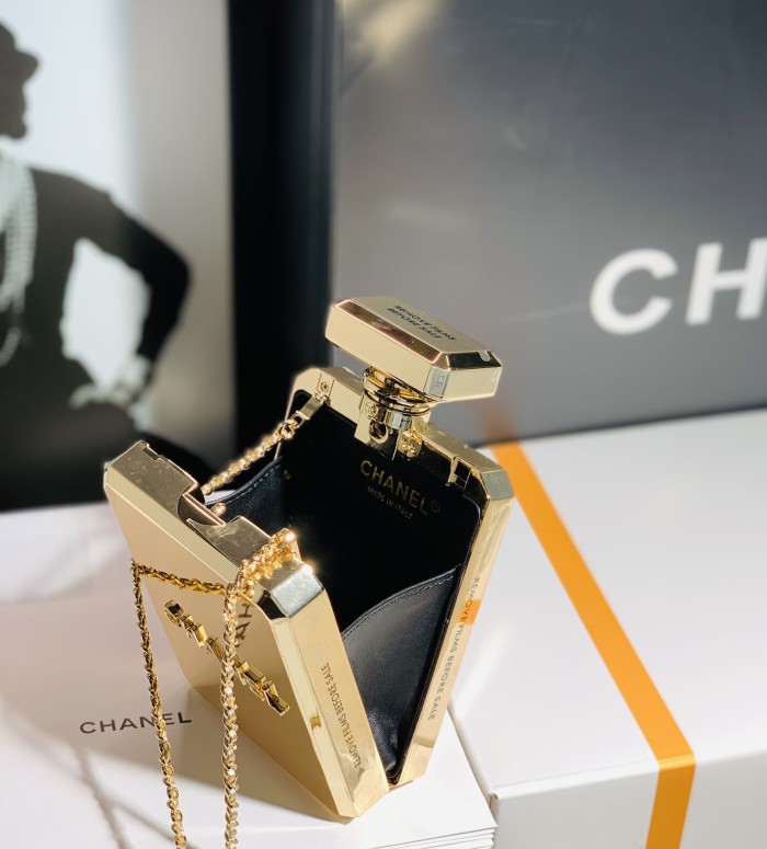 Handbag Chanel size 16*9*3.5* Cm