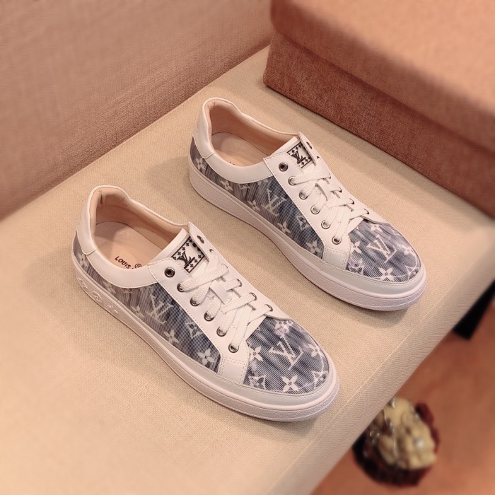 Louis Vuitton Low Top sneaker 102