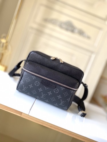 Handbag Louis Vuitton M30233 size 29.5x20x10.5 cm