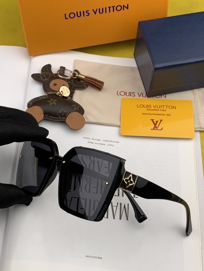 Sunglasses Louis Vuitton L822