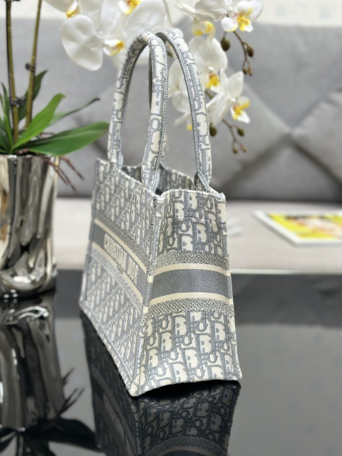 Handbag Dior M1286 size 26.5 x 21 x 14 cm