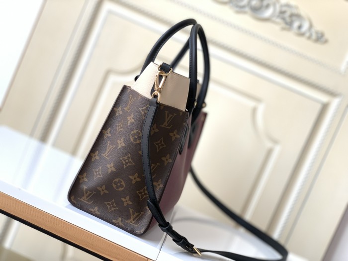 Handbag Louis Vuitton M53823 size 30.5x24.5x14cm