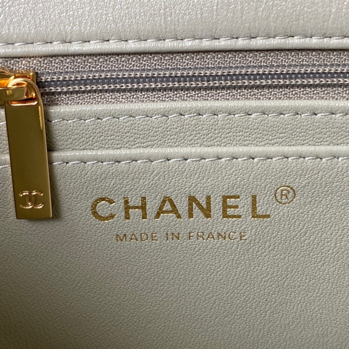 Handbag Chanel size 20 cm