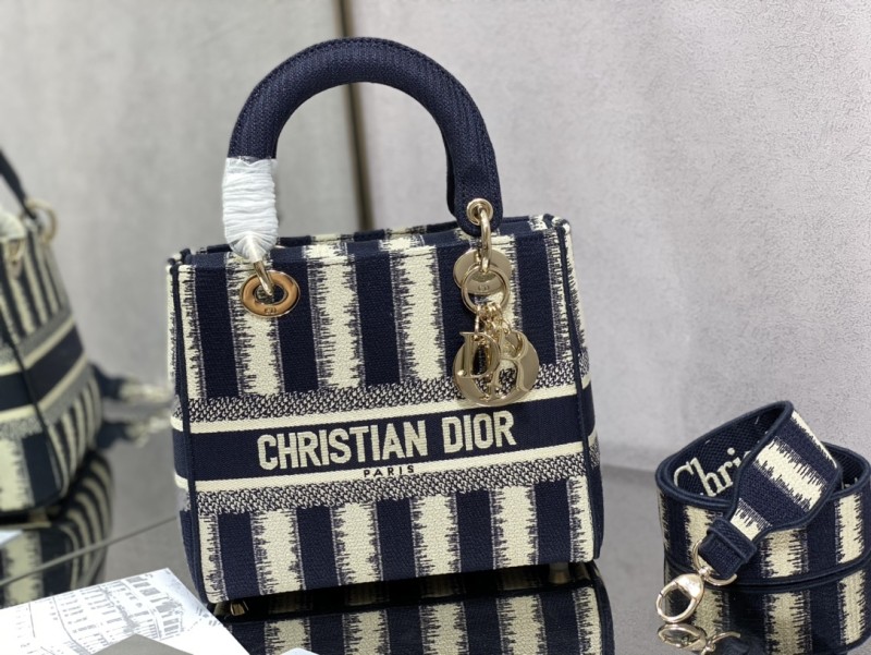 Handbag Dior size 24 cm