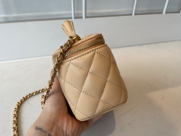 Handbag Chanel AP2198 size 11*8.5*7 cm