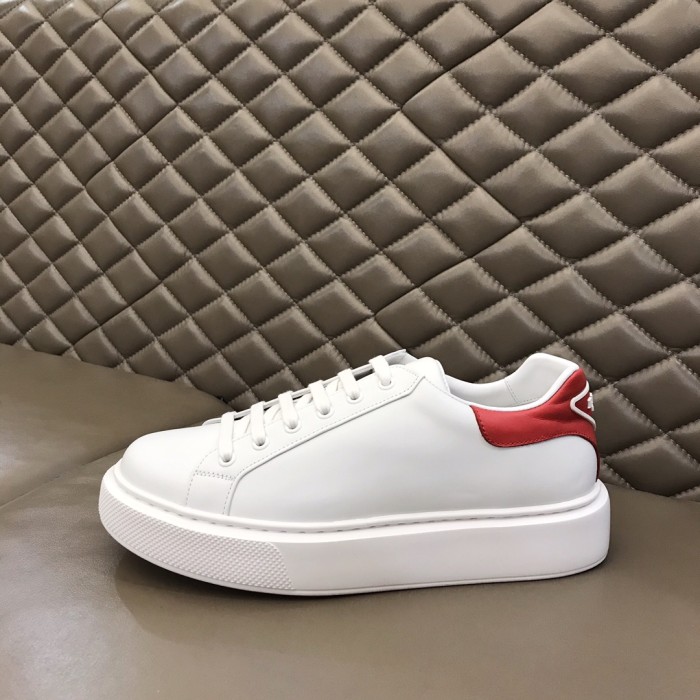 Prada Low Top sneaker 35
