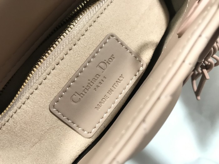 Handbag Dior M0505 size 17 x 15 x 7 cm