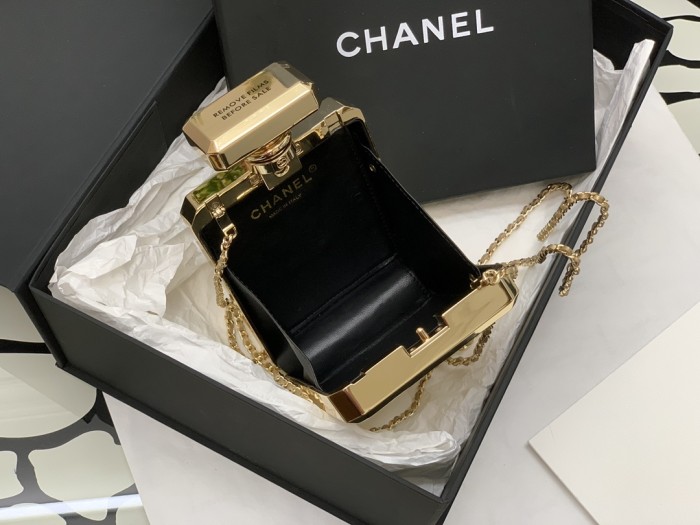 Handbag Chanel size 16*9*3.5* cm