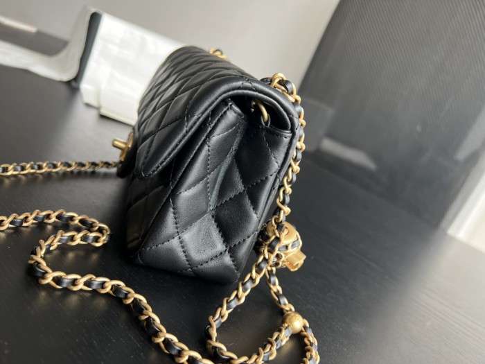 Handbag Chanel size 20 cm