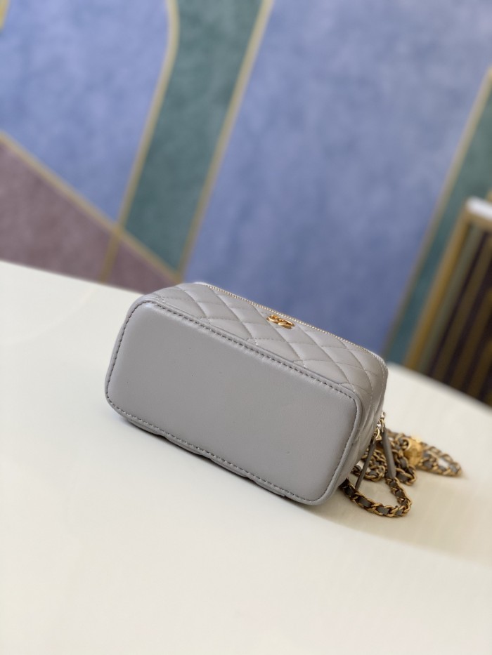 Handbag Chanel 81138 size 16 9.5 8 cm