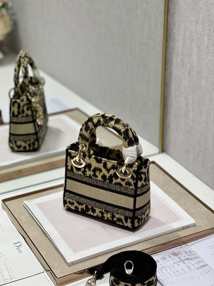 Handbag Dior 9028 size 17×7.5×14 cm