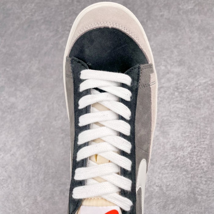 Nike Blazer Low Sneaker 14