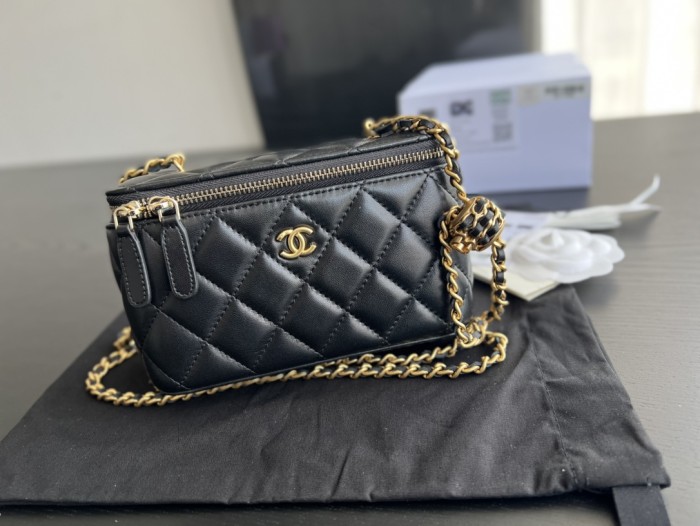 Handbag Chanel AP2303 size 17cmx9.5cmx8 cm