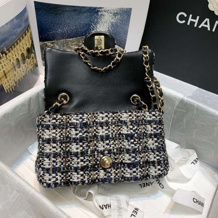 Handbag Chanel A69900 size 20 cm