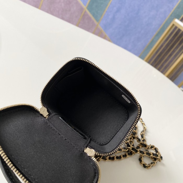 Handbag Chanel 81113 size 10 7 9 cm