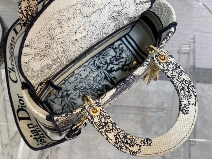 Handbag Dior size 24 cm