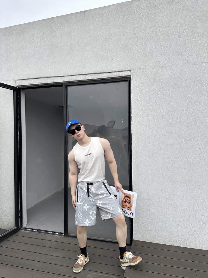 Clothes Louis Vuitton 400