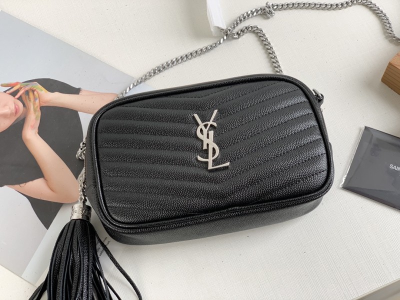 Handbags SAINT LAURENT 585040 size 19-11-5 cm
