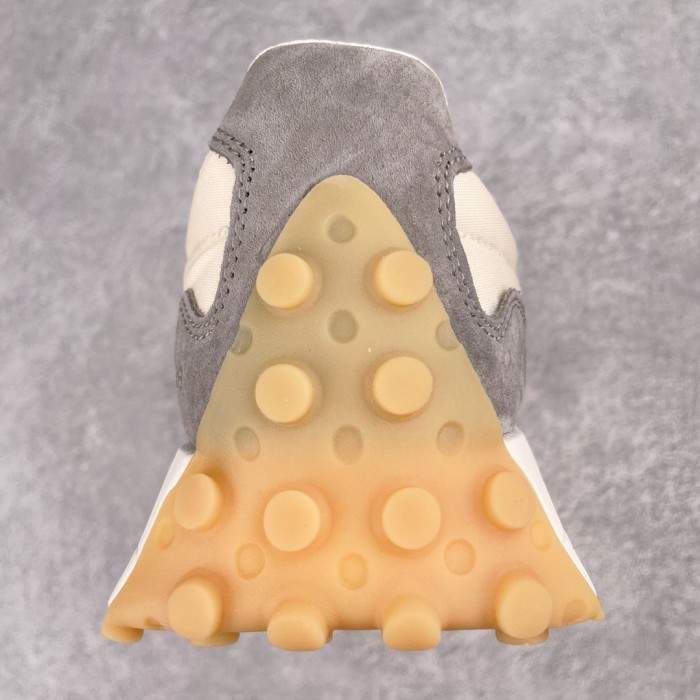 New Balance 327 Sneaker 12