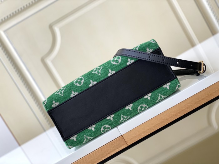 Handbag Louis Vuitton m46216 size 25 x 19 x 11.5 cm