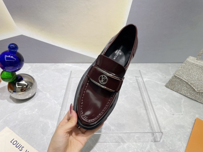 Louis Vuitton shoes WOMEN 3