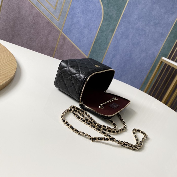 Handbag Chanel 81341 size 9.5*17*8 cm