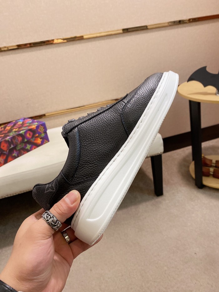 Louis Vuitton Low Top sneaker 111