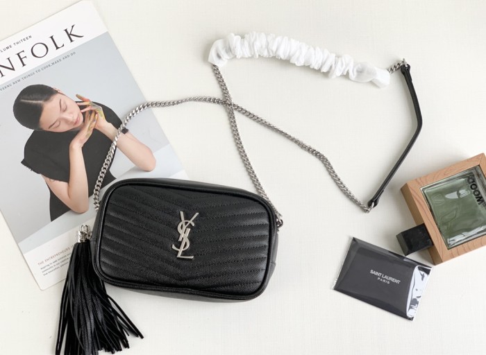 Handbags SAINT LAURENT 585040 size 19-11-5 cm