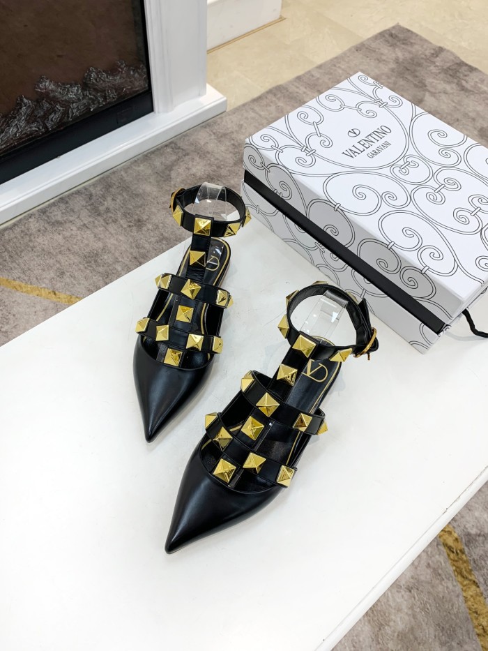 VALENTINO GARAVANI Roman Stud WOMEN 33