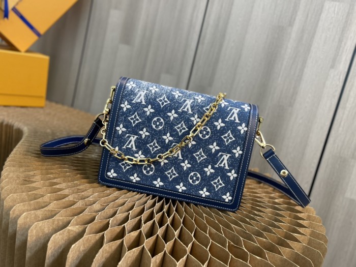 Handbag Louis Vuitton M59631 size 25 x 17 x 10.5 cm