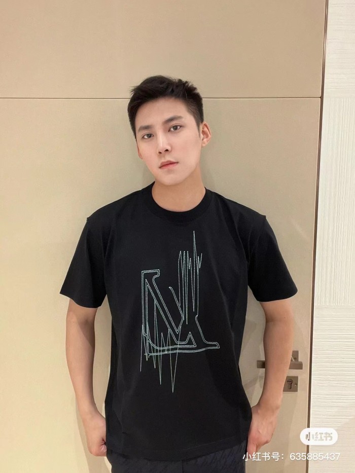 Clothes LOUIS VUITTON 17