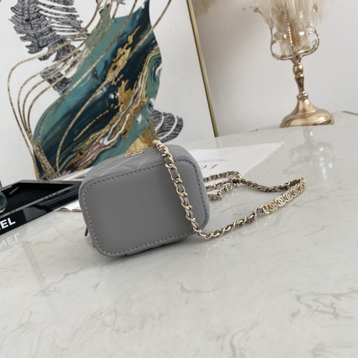 Handbag Chanel 81186 size 10.5-8.5-7 cm