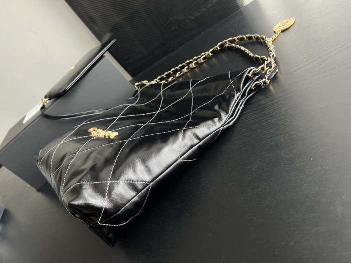 Handbag Chanel size 35cmx37cmx7 cm