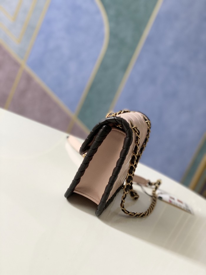 Handbag Chanel AS2495 size 19x15x6 cm