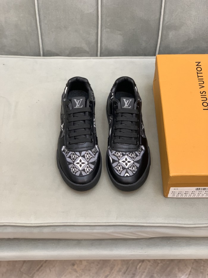 Louis Vuitton Low Top sneaker 13