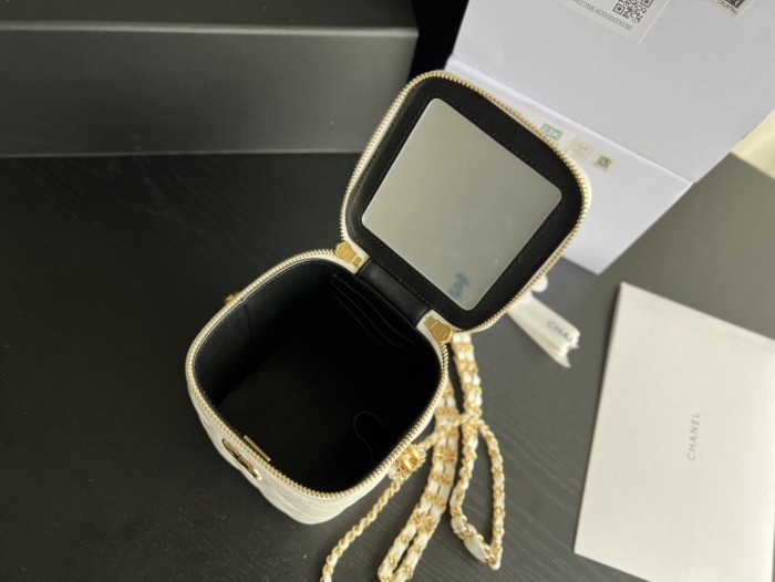 Handbag Chanel AP3583 size 14.5cmx11.5cmx11.5 cm