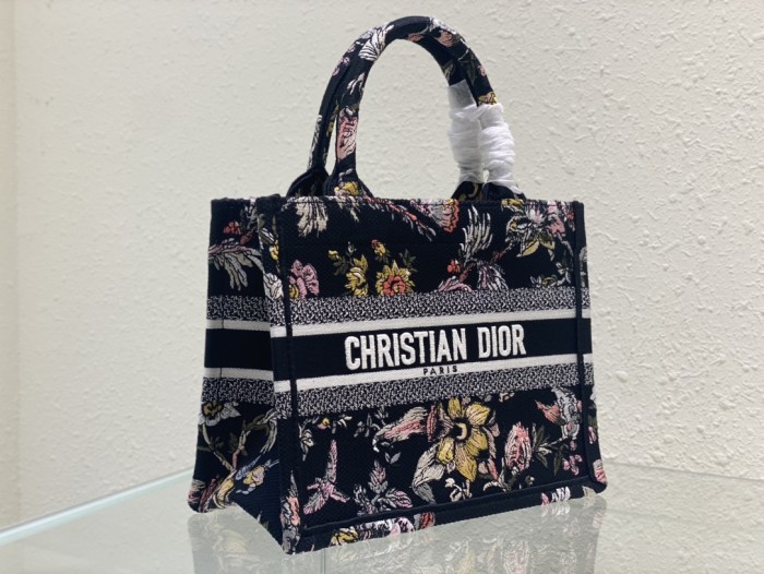 Handbag Dior size 26.5 x 21 x 14 cm