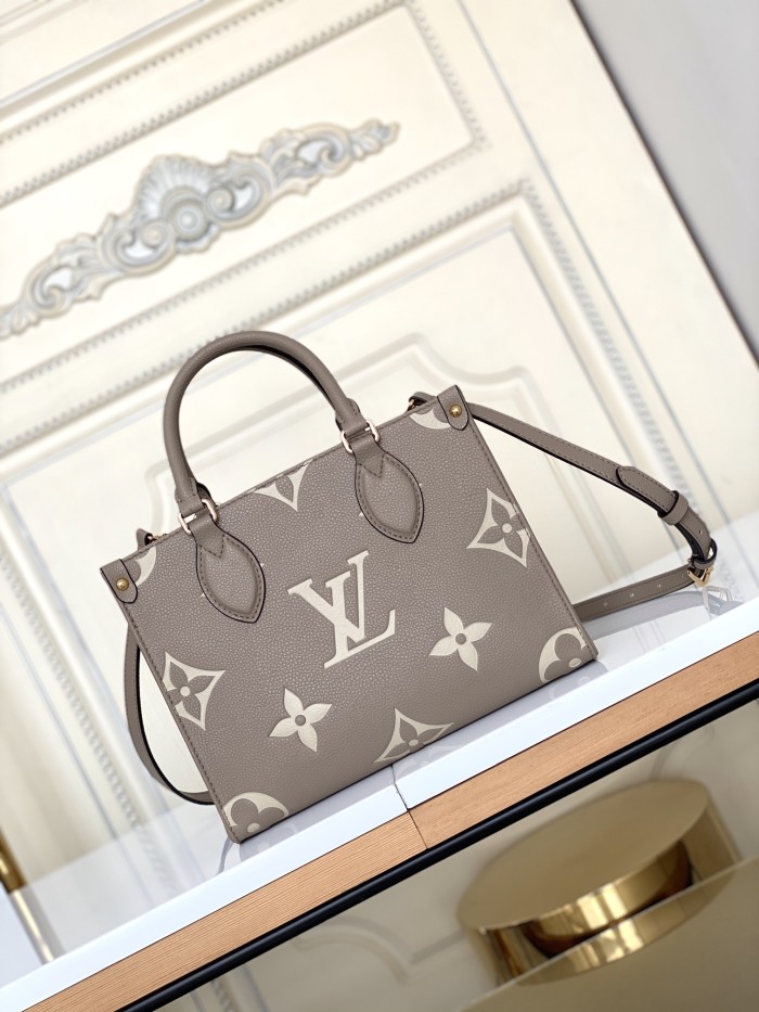 Handbag Louis Vuitton 45779 size 25 x 19 x 11.5 cm