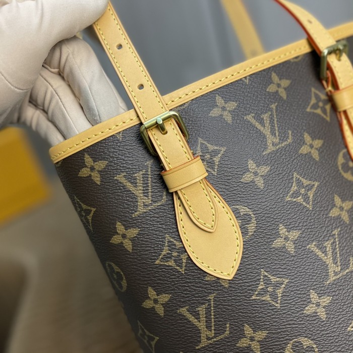 Handbag Louis Vuitton Ｍ42238 size 23x15x26cm